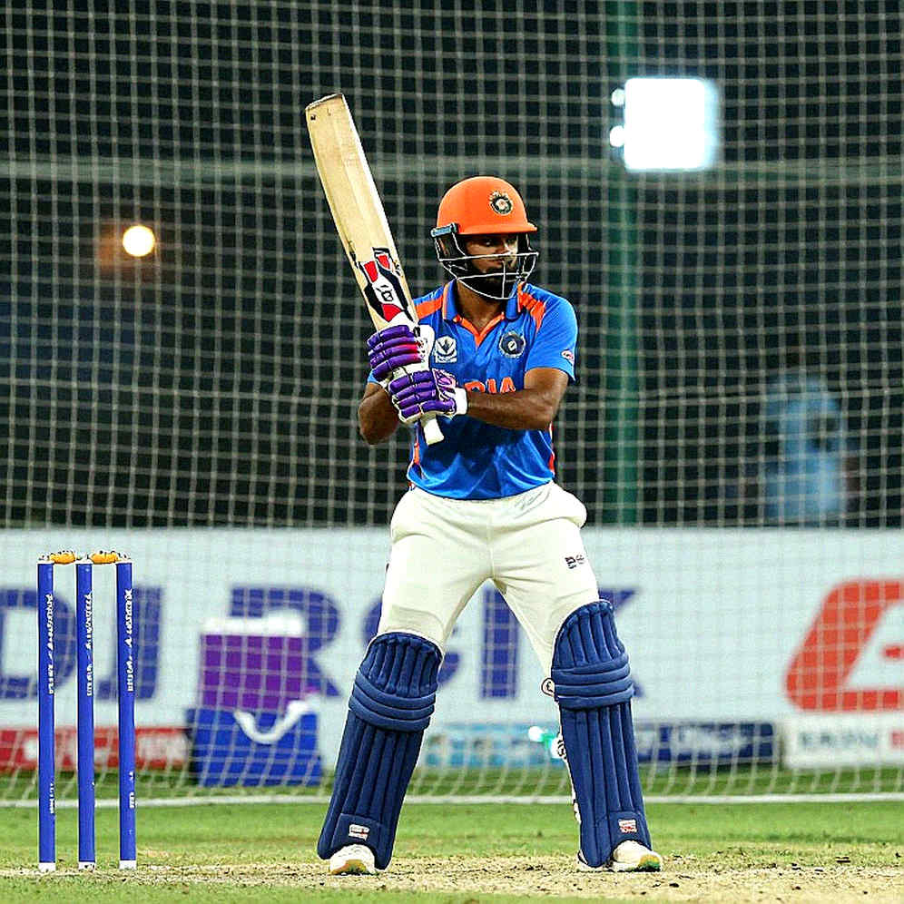 From 1-in-7 to 2-2: Bengaluru's Short Boundaries, Rain and Sammy's 'True Reflection'