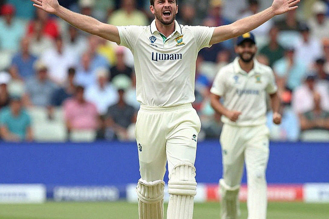 যেখানে স্কোরকার্ড থেমে যায়: ক্রিকেট বিশ্লেষণের অদৃশ্য শ্রম ও তথ্যের শৃঙ্খলা যেখানে স্কোরকার্ড থেমে যায়: ক্রিকেট বিশ্লেষণের অদৃশ্য শ্রম ও তথ্যের শৃঙ্খলা