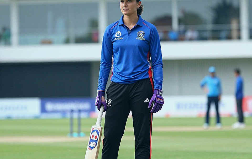নাহিদা আক্তারের হাতে টি-টোয়েন্টি ব্যান্ড, আর নোটবুকে একটা অনুপস্থিত তারিখ নাহিদা আক্তারের হাতে টি-টোয়েন্টি ব্যান্ড, আর নোটবুকে একটা অনুপস্থিত তারিখ