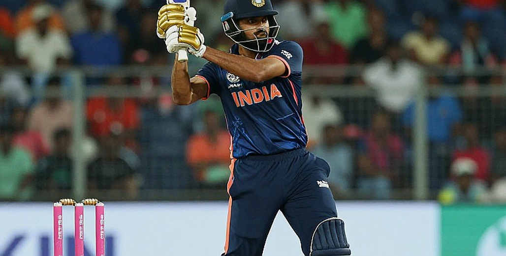Blockchain in Cricket's Digital Economy: Fan Tokens, Smart Contracts and the Ownership of Data Blockchain in Cricket's Digital Economy: Fan Tokens, Smart Contracts and the Ownership of Data
