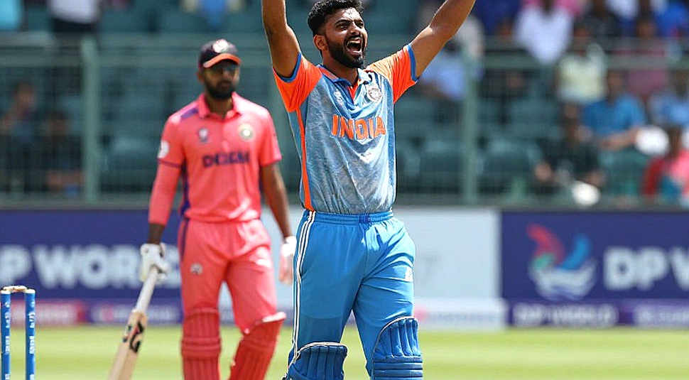 একটি হিপ জয়েন্ট, আট দিন আর কোচের একটি শব্দ