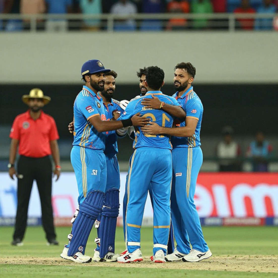 উপসাগরের পিচ, খালি স্টেডিয়ামের নীরবতা: বিশ্বকাপ চক্রে ইউএসি ক্রিকেটের আসল স্কোর উপসাগরের পিচ, খালি স্টেডিয়ামের নীরবতা: বিশ্বকাপ চক্রে ইউএসি ক্রিকেটের আসল স্কোর